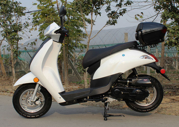 Type horizontal course de la consommation pétrolière 4 du scooter 2.5L de puissance élevée de 50cc