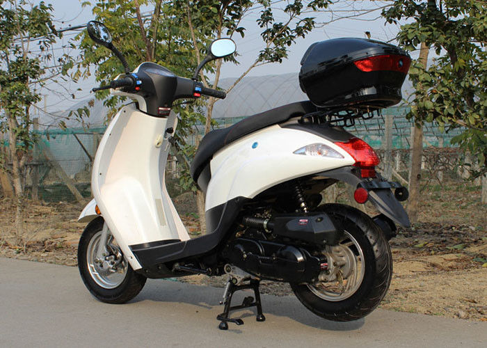 Type horizontal course de la consommation pétrolière 4 du scooter 2.5L de puissance élevée de 50cc