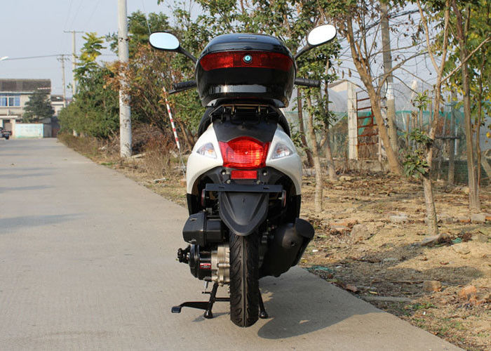 Type horizontal course de la consommation pétrolière 4 du scooter 2.5L de puissance élevée de 50cc