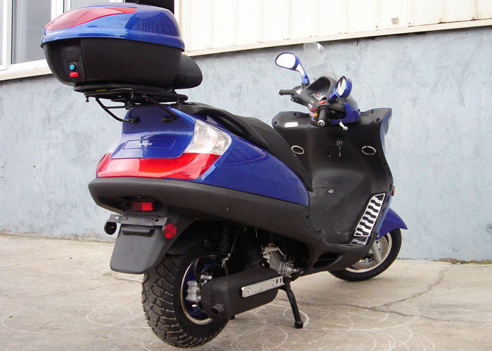 Scooter adulte bleu de gaz de deux phares, scooteur 150cc avec le vrai cuir de 2 sièges