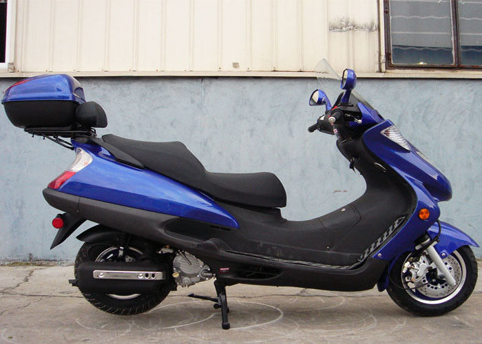 Scooter adulte bleu de gaz de deux phares, scooteur 150cc avec le vrai cuir de 2 sièges