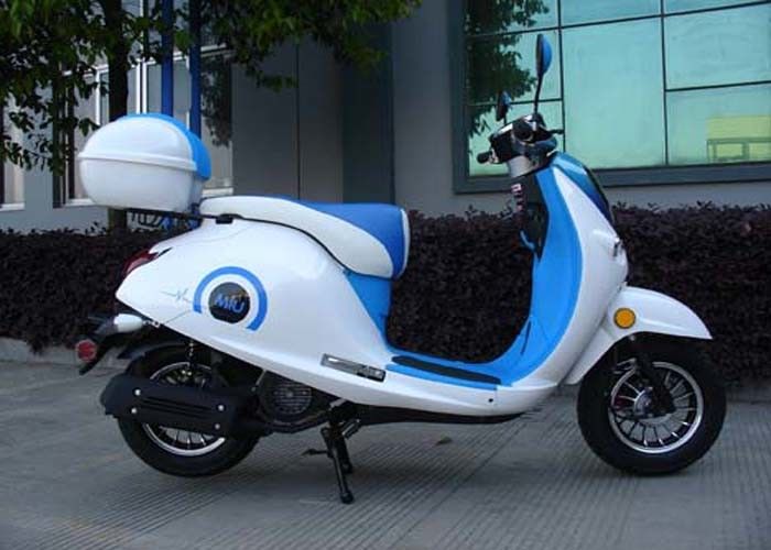 Mini scooter blanc/bleu du vélo 50cc avec deux miroirs de vue arrière/boîtes d'arrière