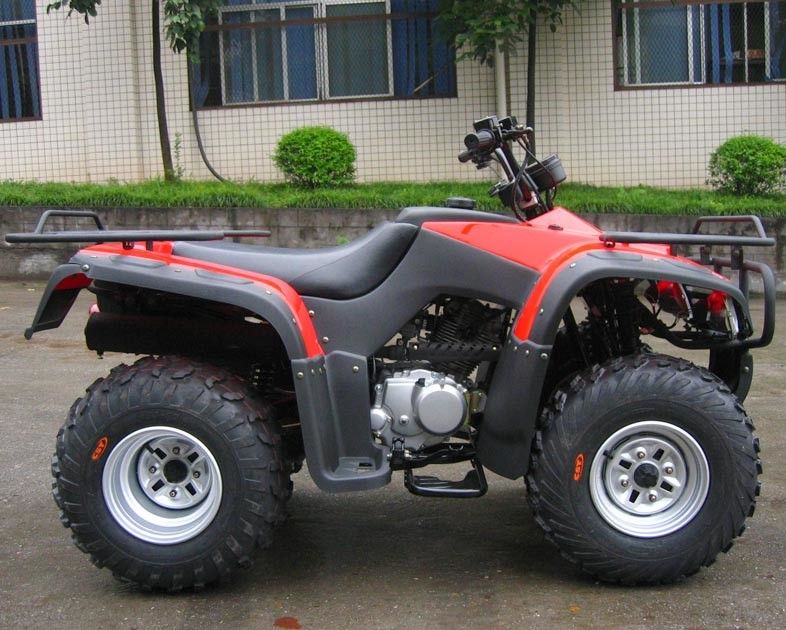 Le moteur de service de voiture à quatre roues fait du vélo 250cc 4 le rouleur ATV avec la commande d'axe de grande taille