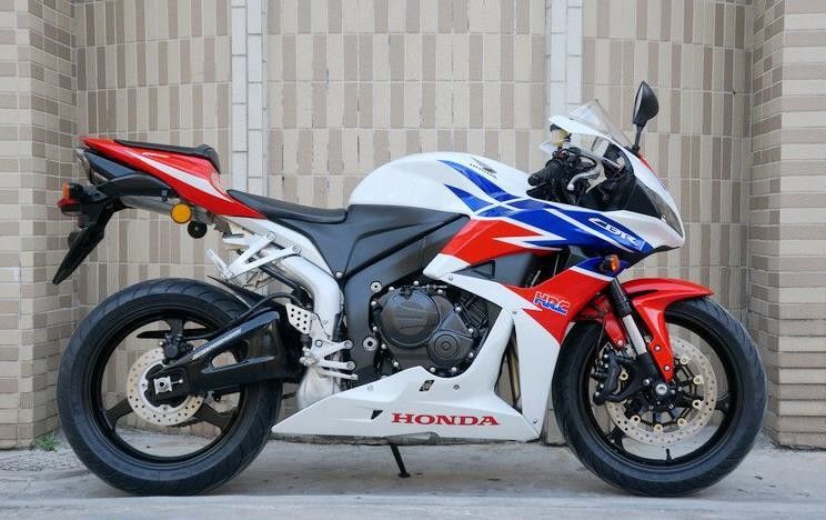 Scooteurs de Yamaha réfrigérés par un liquide, moto 600cc électrique en ligne à quatre cylindres