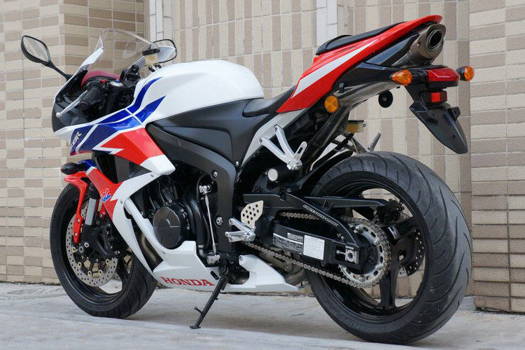 Scooteurs de Yamaha réfrigérés par un liquide, moto 600cc électrique en ligne à quatre cylindres