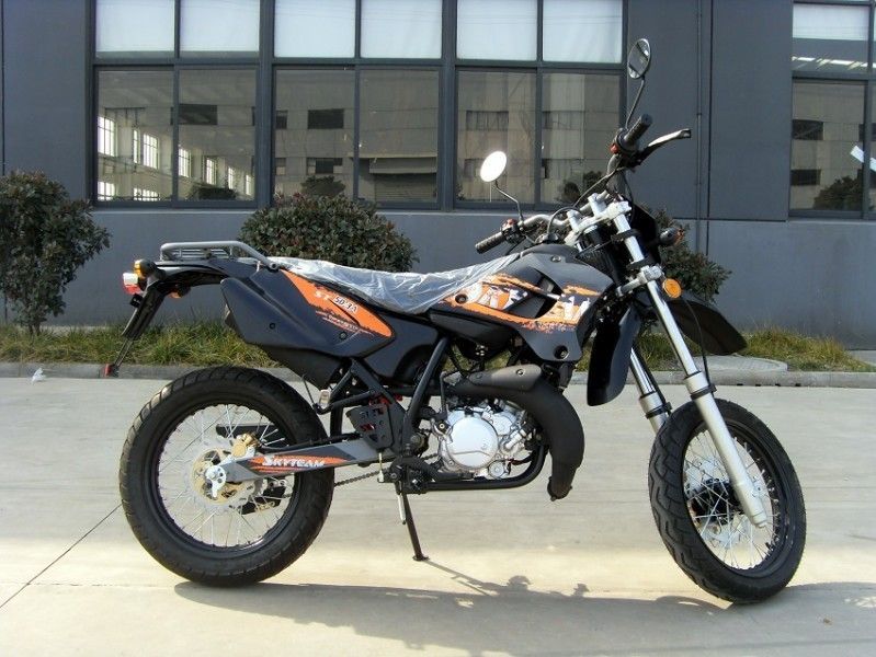 4 la moto de sport de la course 50cc avec des signaux lumineux, les motos simples de cylindre aèrent refroidi