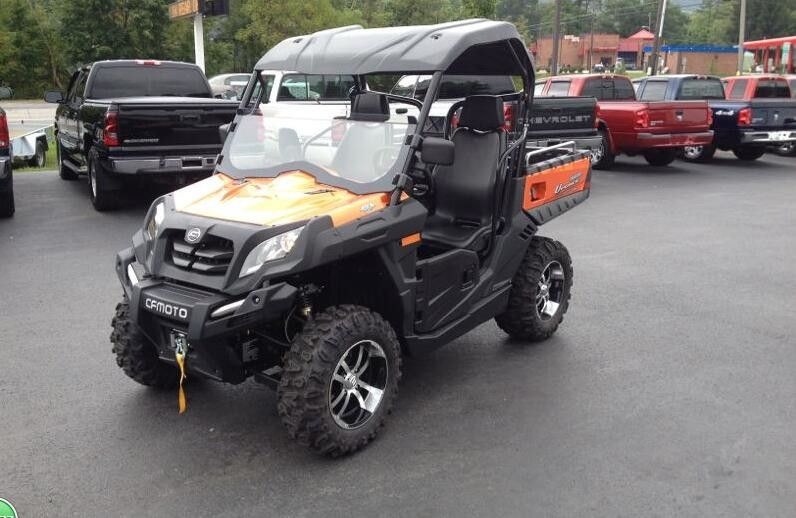2 CF de véhicules utilitaires de gaz de Seat 800cc circulent en voiture UTV avec le moteur actionné fort