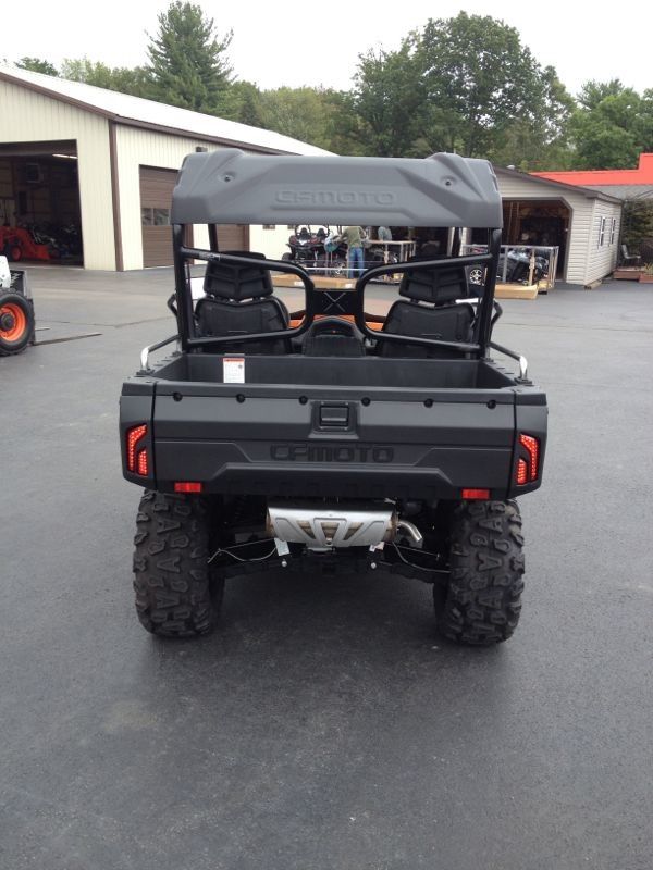 2 CF de véhicules utilitaires de gaz de Seat 800cc circulent en voiture UTV avec le moteur actionné fort