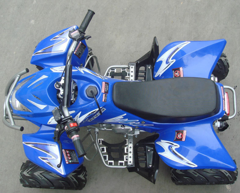 La jeunesse moyenne de la taille 110CC emballant l'air d'ATV s'est refroidie avec 7